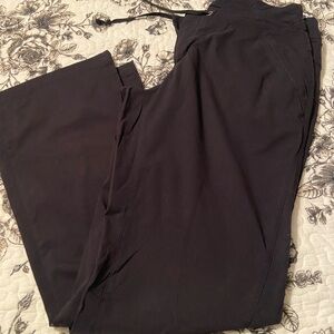 Columbia women’s black lightweight outdoor water repellent pant size 8 short